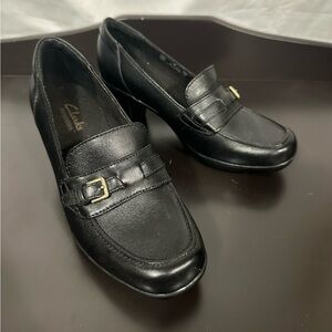 Clarks Bendable’s Women's Black Loafers Sz 6